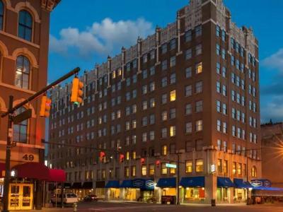 Hotel Hampton Downtown Across From Circle Centre Indianapolis
