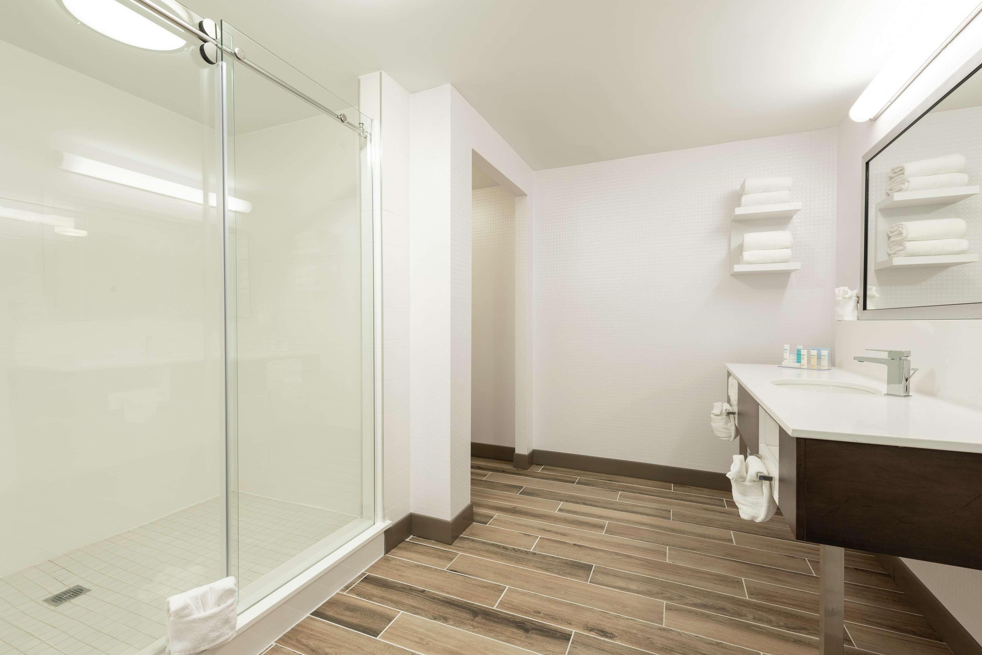 Hampton Downtown Across From Circle Centre Hotel 3*