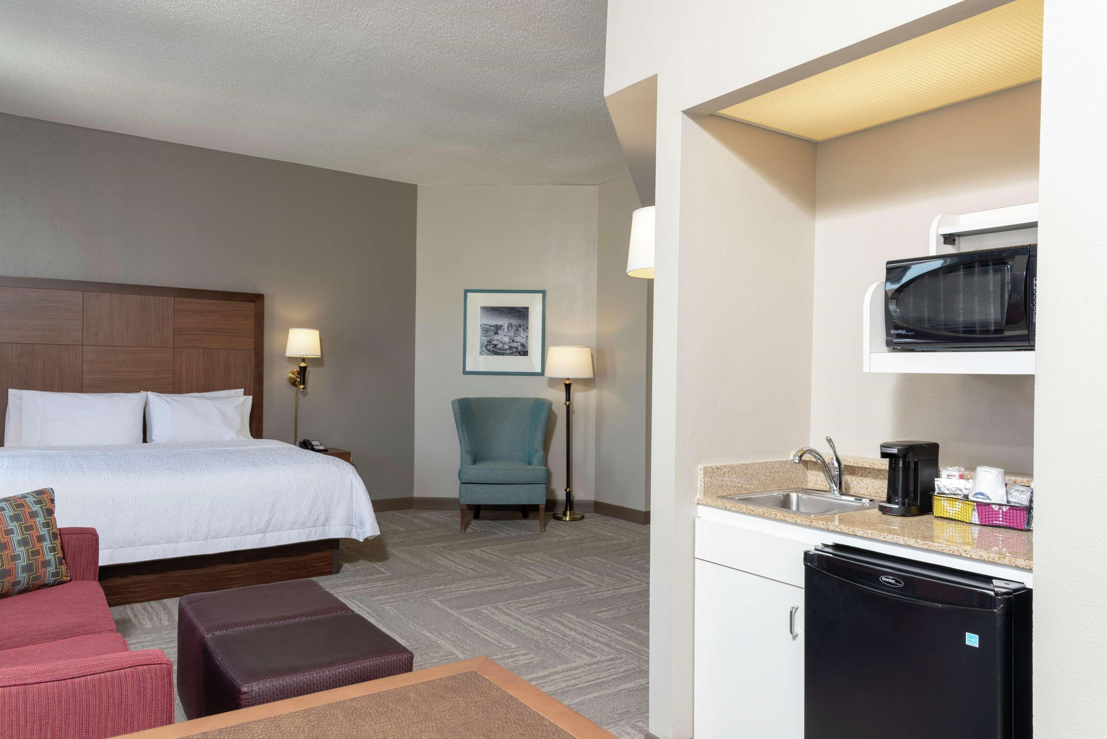 Hampton Downtown Across From Circle Centre Hotel 3*